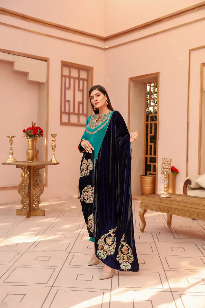 Rang-e-Naaz Shawl - Maan Mehran