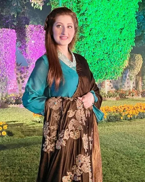 Rooh-e-Rawan Shawl - Maan Mehran