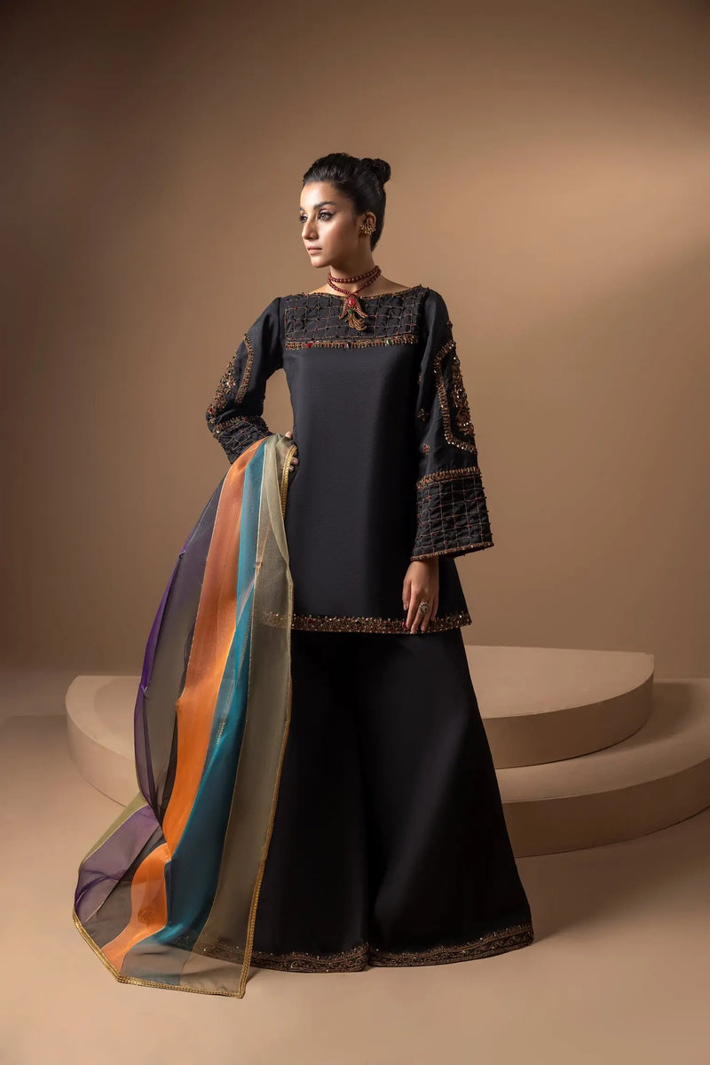 The Classy Empress - Maan Mehran